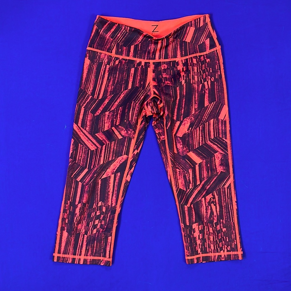 Zella - Capri Reversible Workout Leggings - Vibrant Red/Black - Size XS